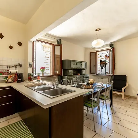 Apartment Terrazza Dei Sarti Central Penthouse 6 Beds & More Volterra