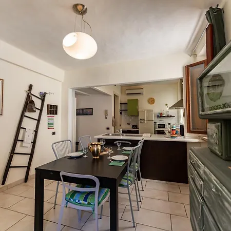 Terrazza Dei Sarti Central Penthouse 6 Beds & More Apartment Volterra